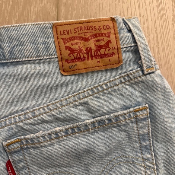Levi’s 501 shorts size 28 - Picture 3 of 5